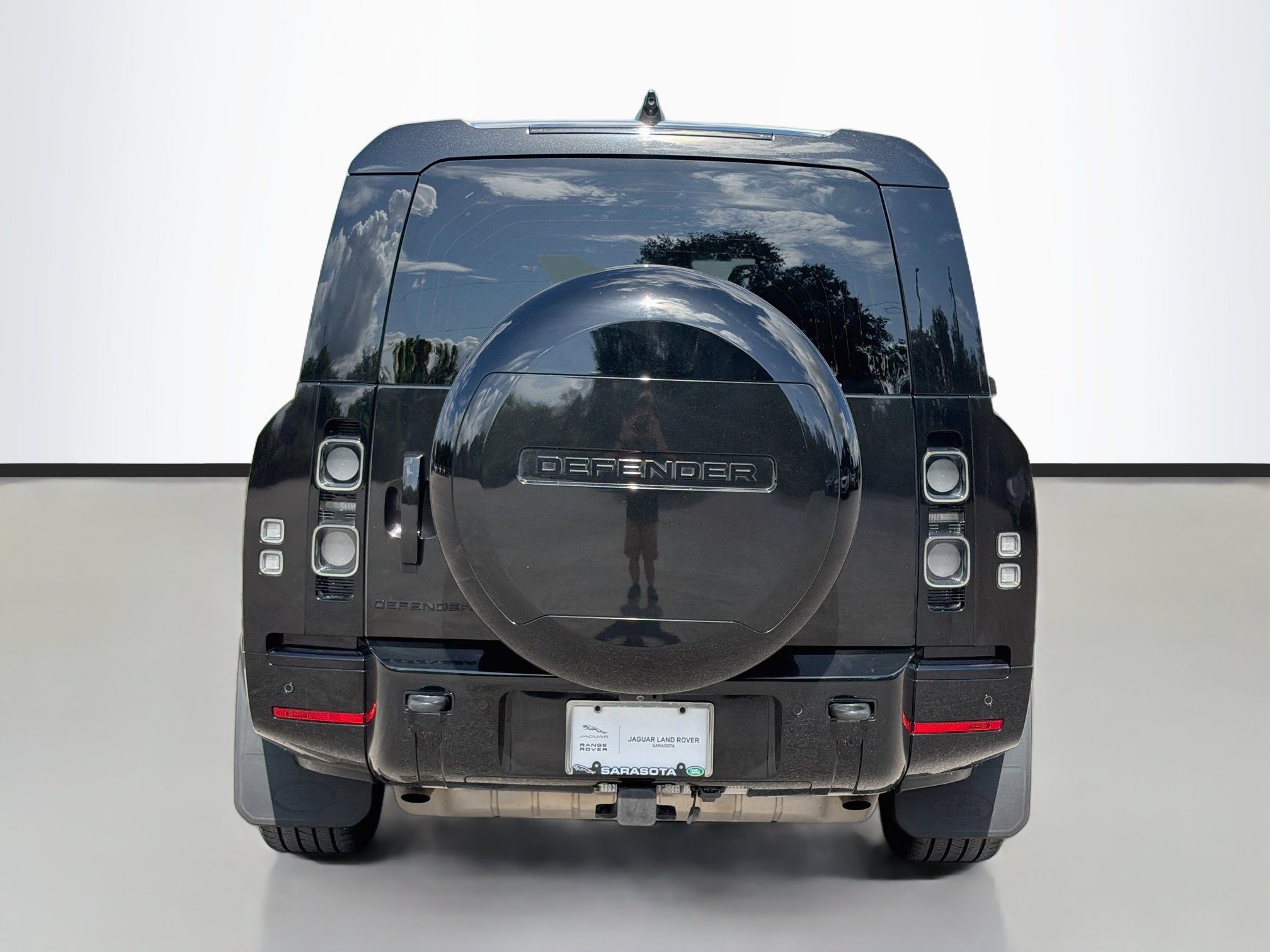 Used 2024 Land Rover Defender 130 X AWD/4WD image 4