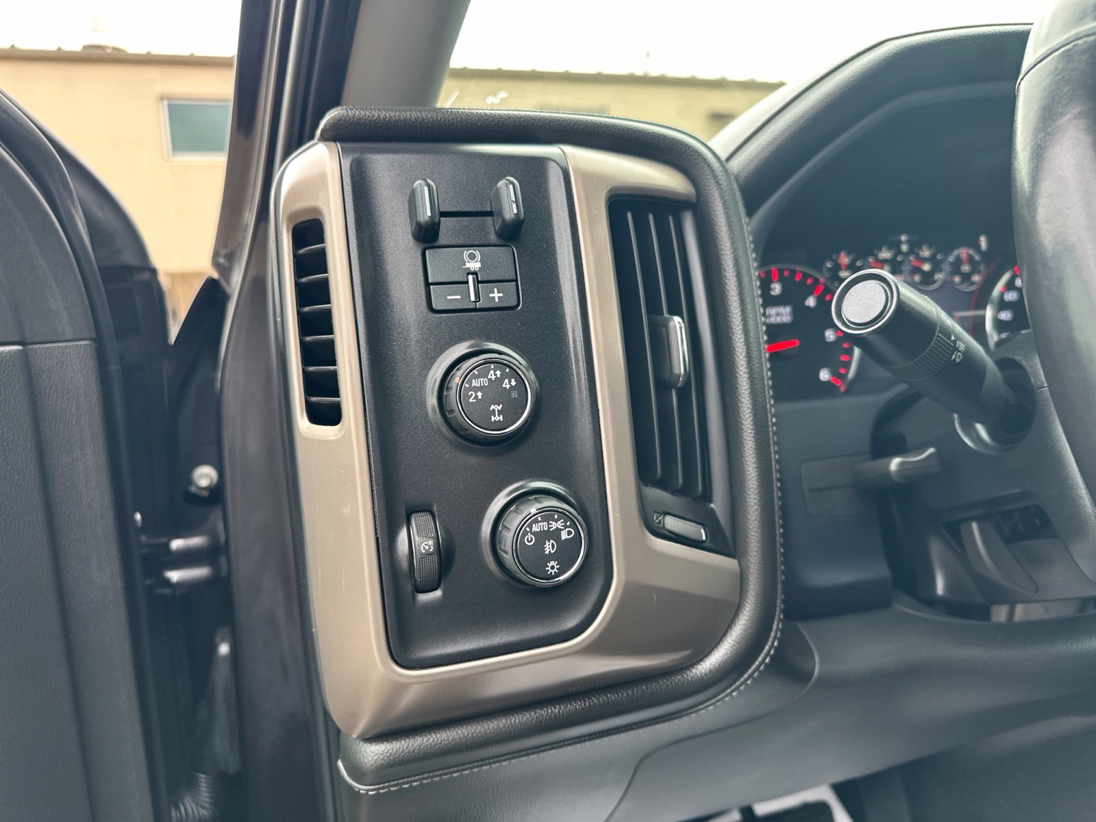 Used 2015 GMC Sierra 1500 Denali AWD/4WD image 18