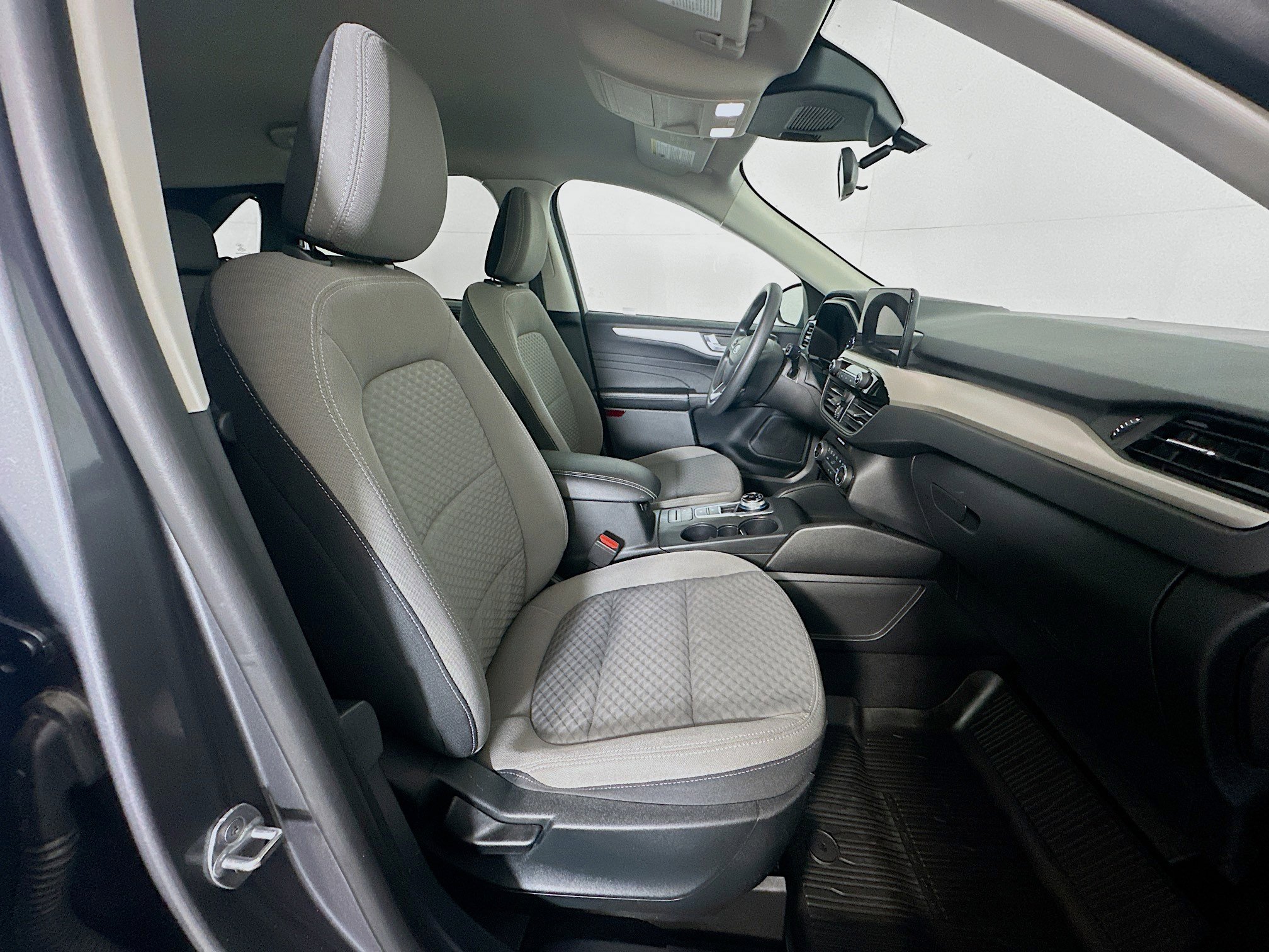 Used 2021 Ford Escape SE w/ SE Sport Appearance Package FWD image 32