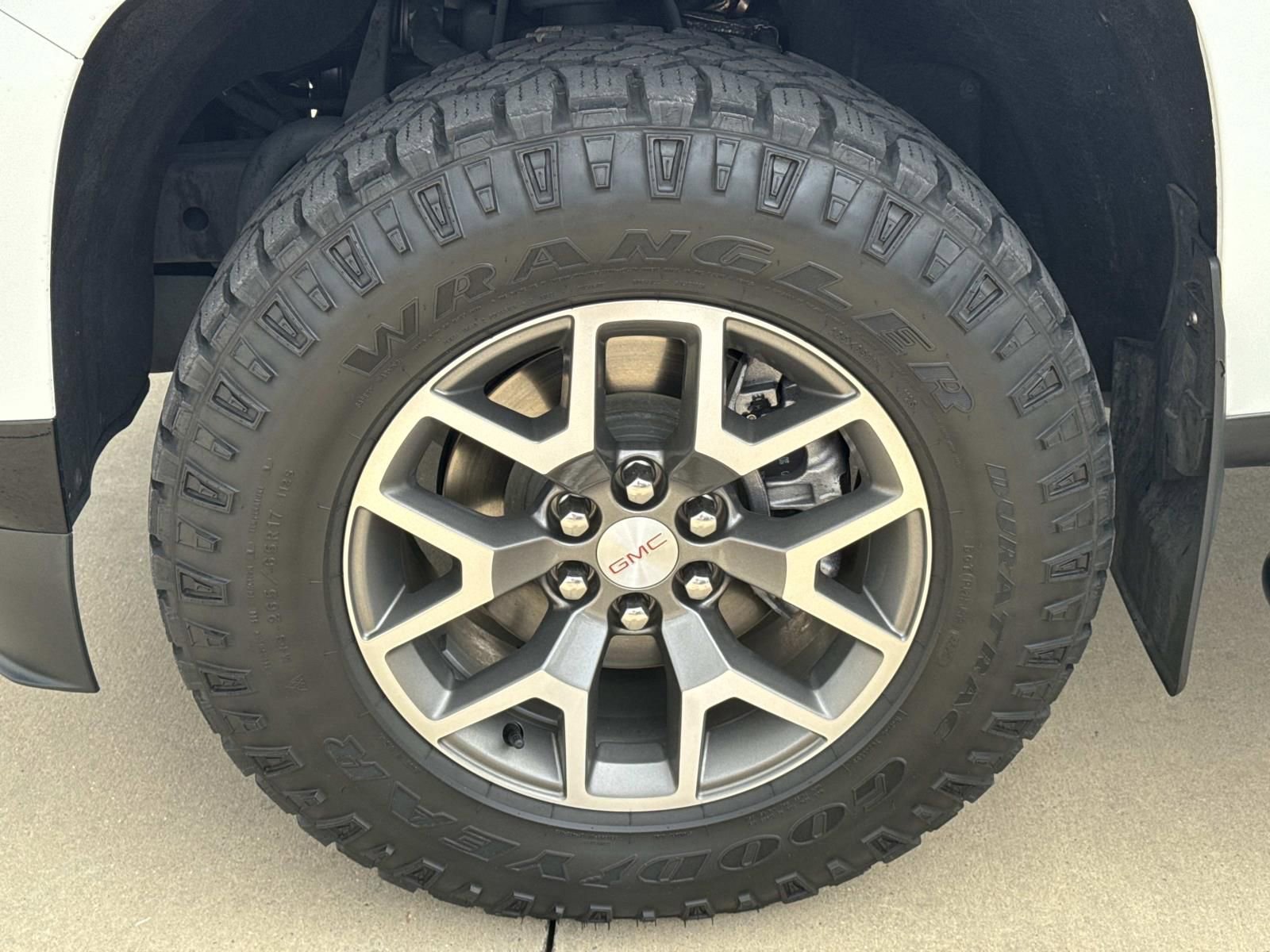 Used 2021 GMC Canyon AT4 w/ Driver Alert Package image 4