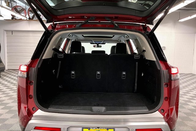 Used 2025 Nissan Pathfinder Platinum AWD/4WD image 43