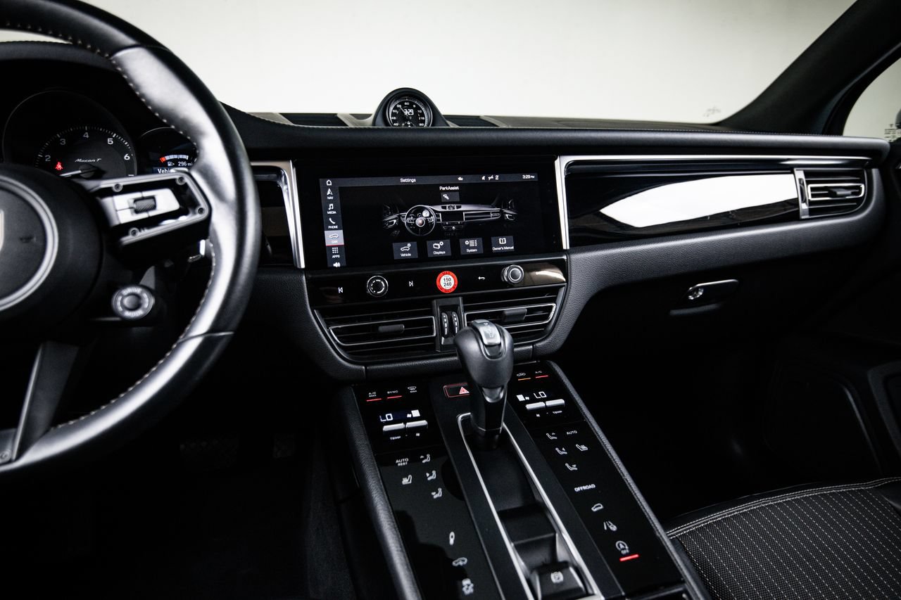 Certified 2024 Porsche Macan Turbo AWD/4WD image 19