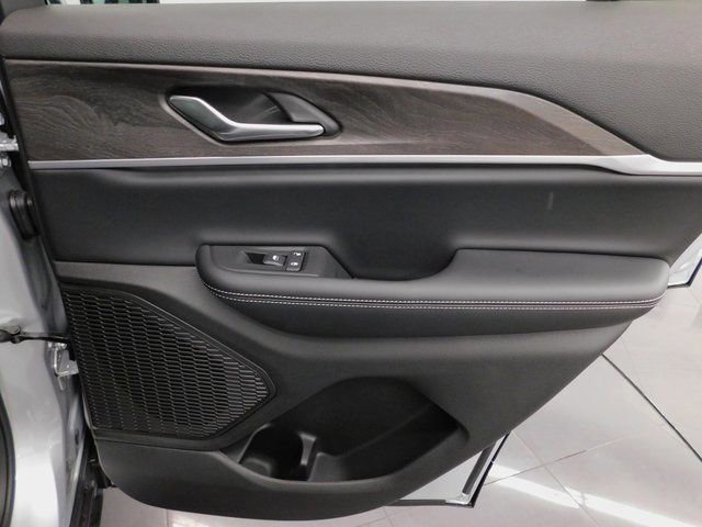 Used 2025 Jeep Grand Cherokee Limited image 27