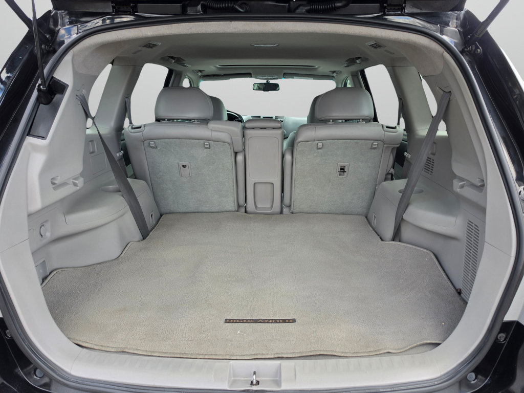 Used 2011 Toyota Highlander SE w/ Tow Pkg FWD image 19