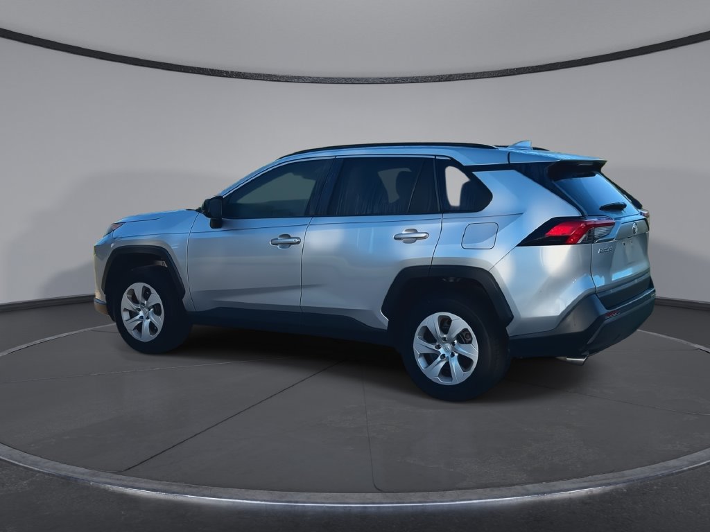 Used 2019 Toyota RAV4 LE FWD image 6