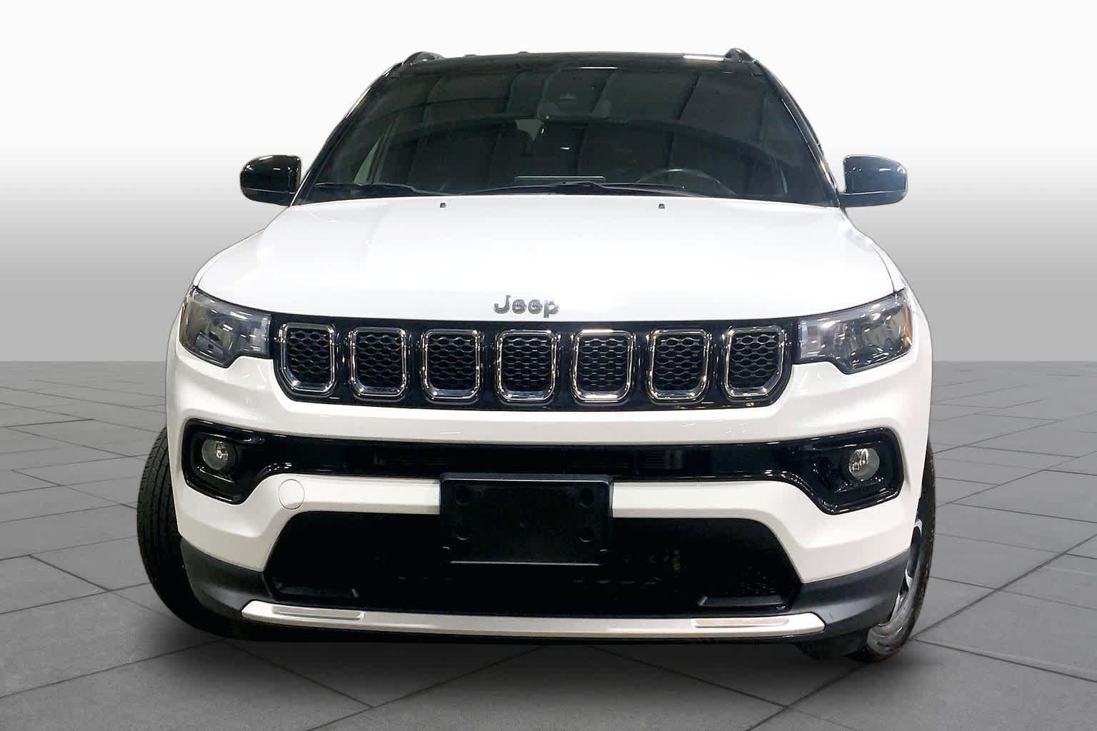 Used 2023 Jeep Compass Limited AWD/4WD image 4
