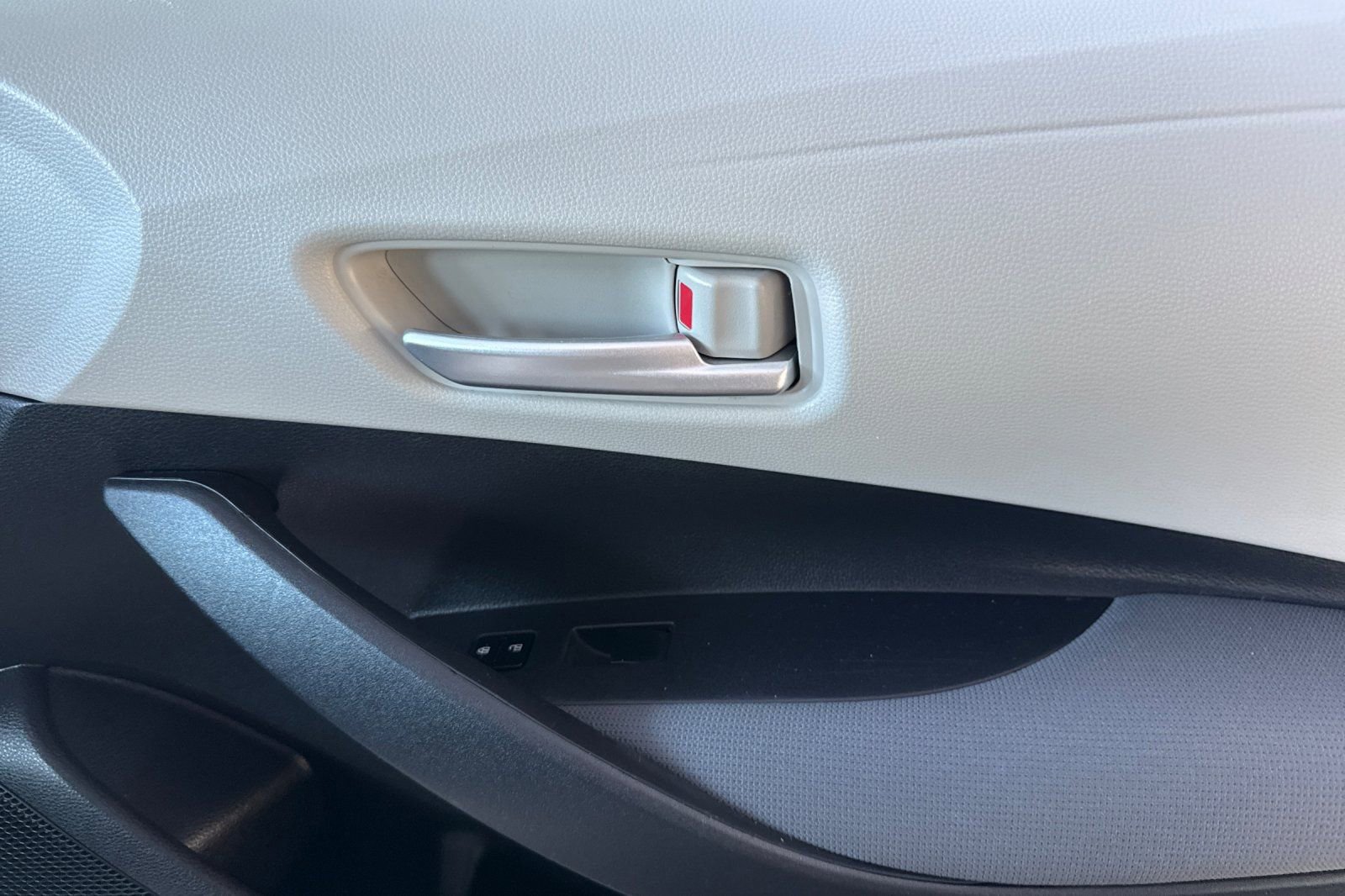 Used 2021 Toyota Corolla LE w/ Carpet Mat Package (TMS) image 19