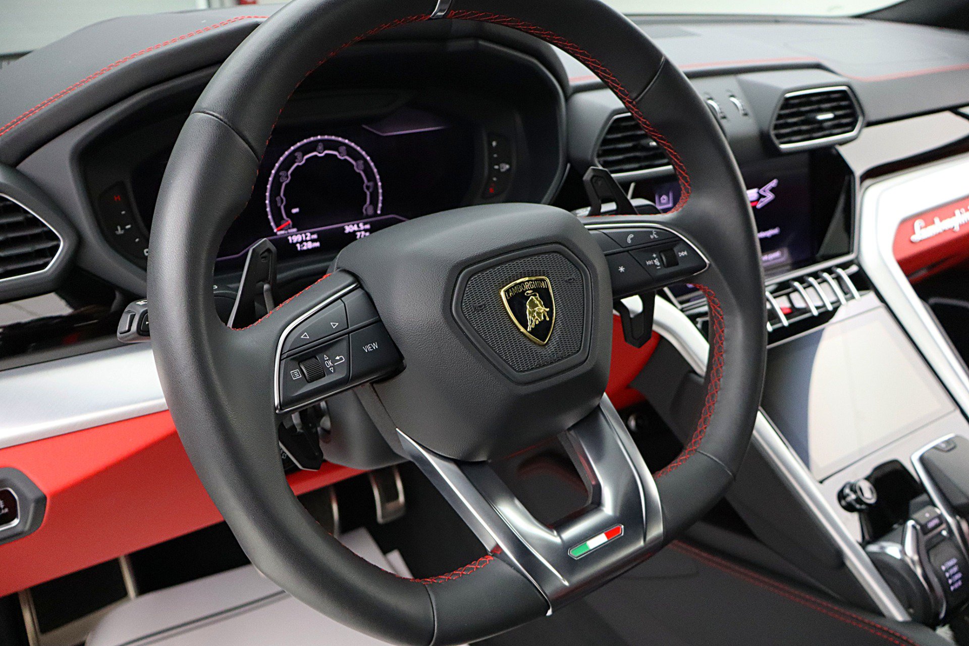 Used 2024 Lamborghini Urus S AWD/4WD image 23
