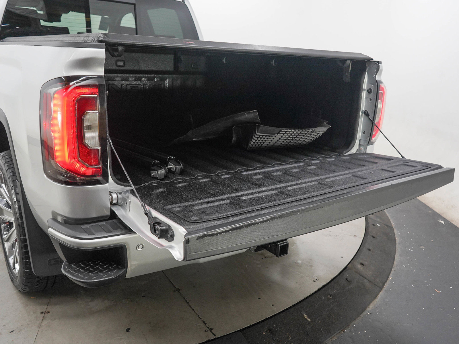 Used 2018 GMC Sierra 1500 Denali w/ Denali Ultimate Package AWD/4WD image 9