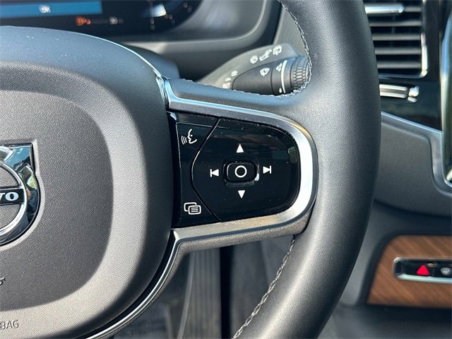 Used 2023 Volvo XC90 B6 Plus image 7