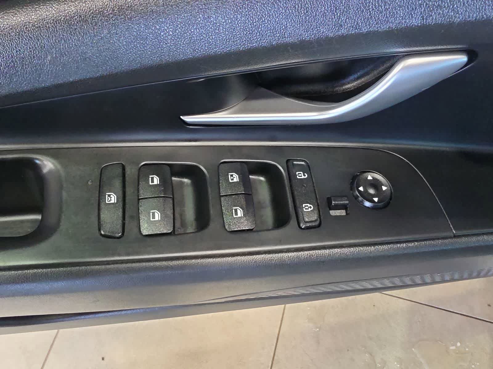 Used 2024 Hyundai Elantra SEL FWD image 16