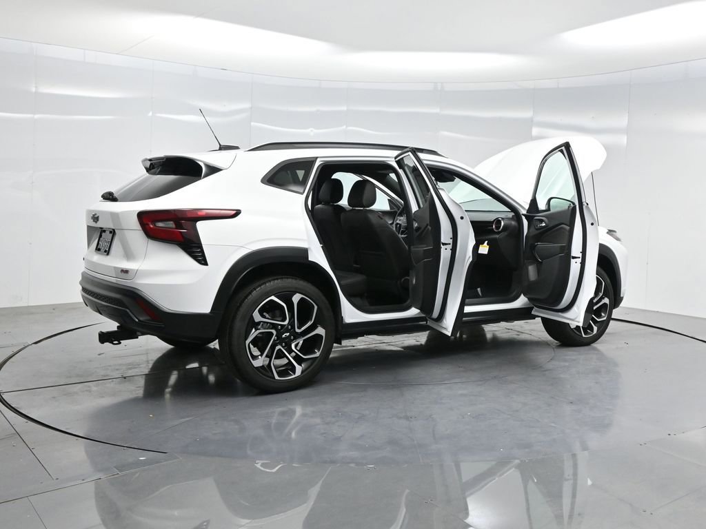 Used 2024 Chevrolet Trax RS w/ Sunroof Package image 4