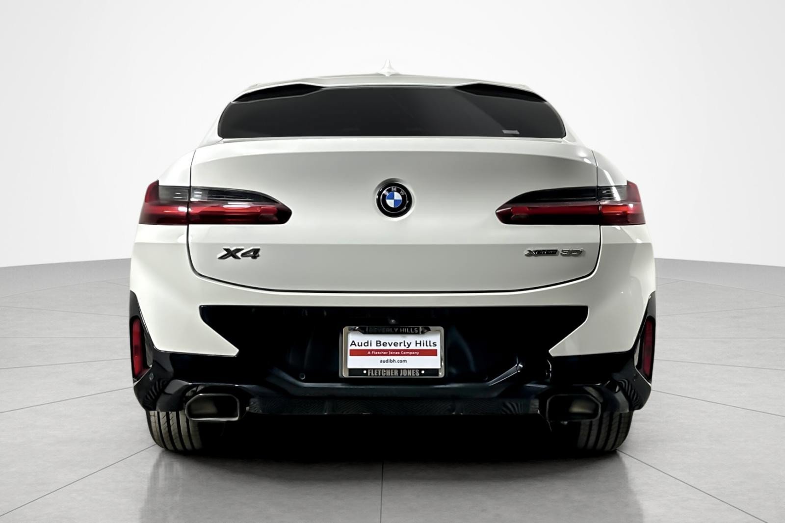 Used 2023 BMW X4 xDrive30i w/ M Sport Package AWD/4WD image 4