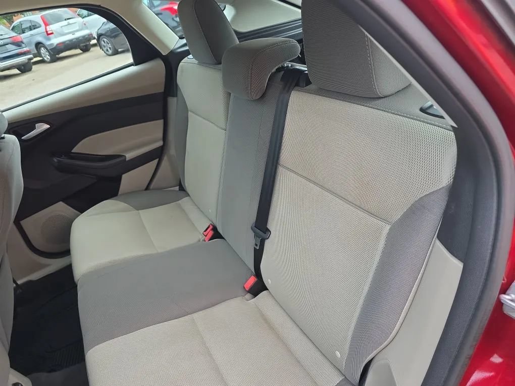 Used 2014 Ford Focus SE w/ SE Winter Package FWD image 33