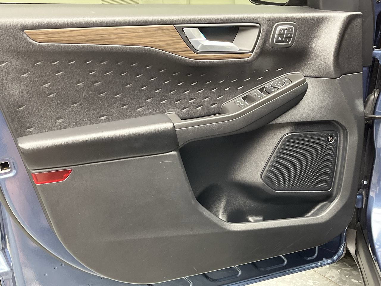 Certified 2020 Ford Escape Titanium AWD/4WD image 9