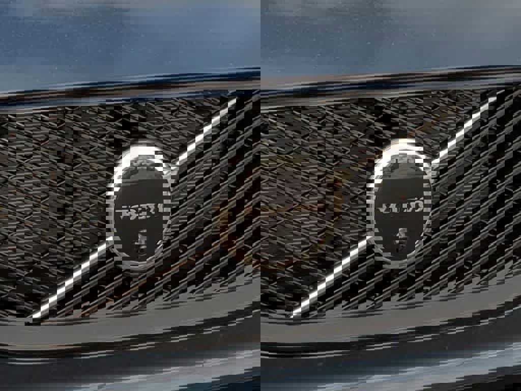 New 2026 Volvo XC60 B5 Plus w/ Protection Package Premier image 11