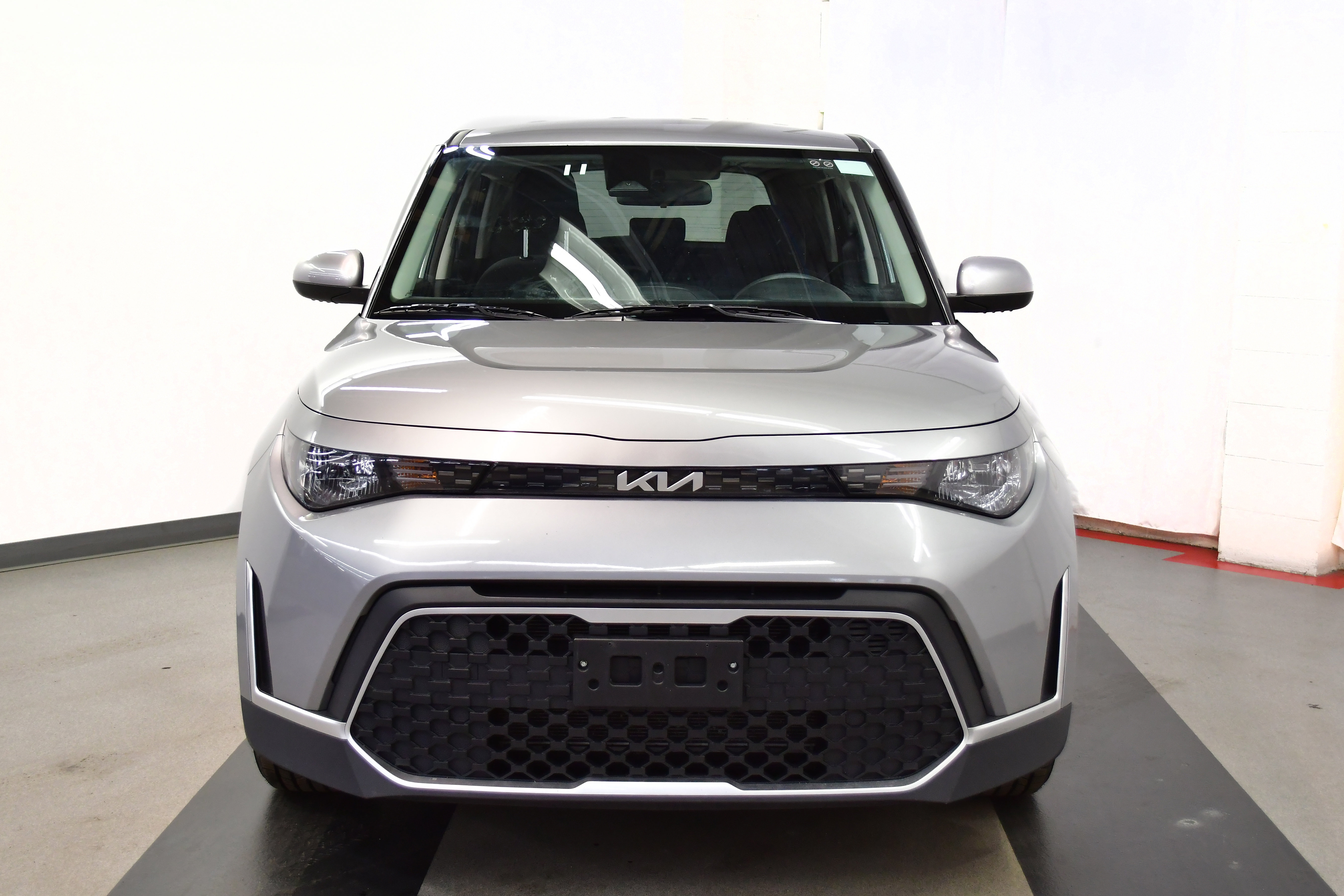 Used 2025 Kia Soul LX w/ LX Technology Package image 3