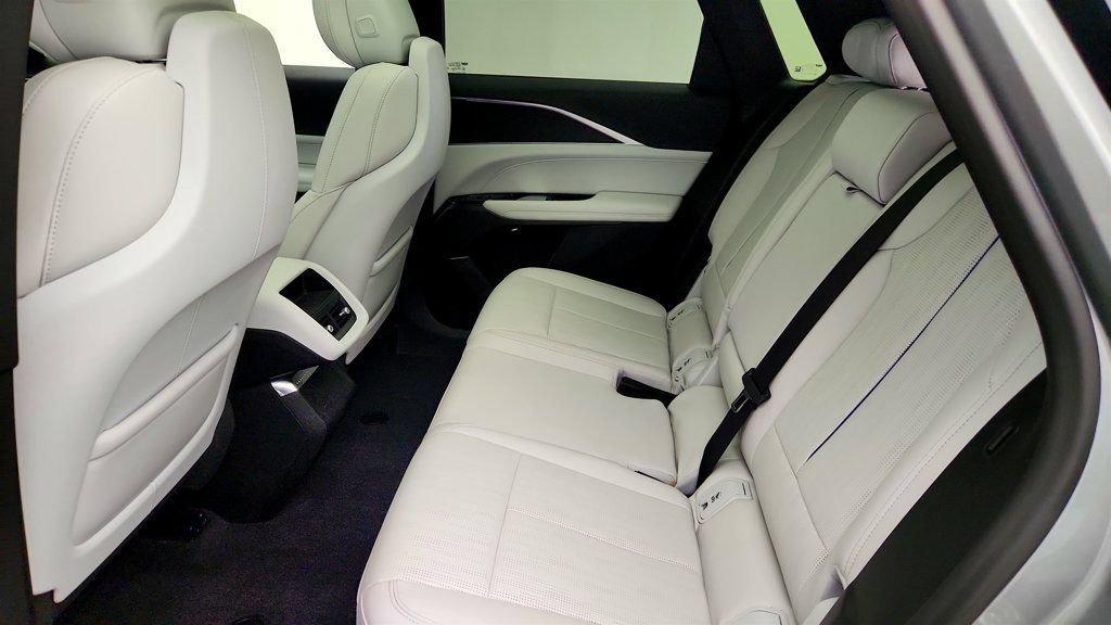Used 2025 Cadillac Lyriq Luxury RWD image 20