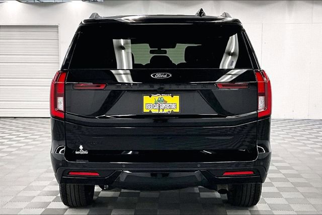 Used 2025 Ford Expedition Platinum w/ Stealth Performance Package image 5