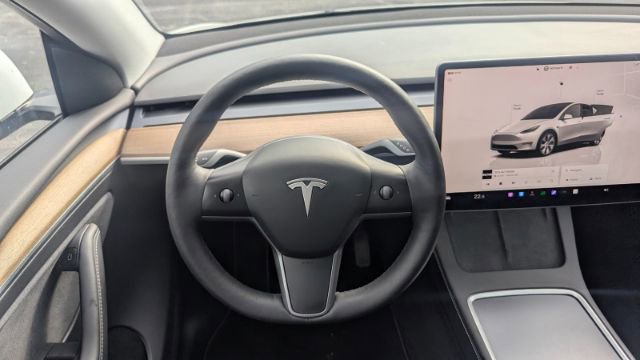 Used 2023 Tesla Model Y Long Range image 24