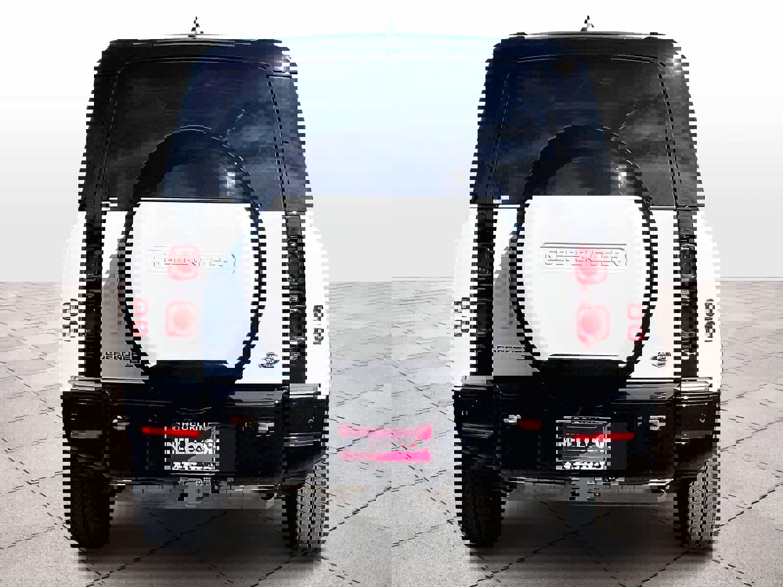 Used 2023 Land Rover Defender 130 X-Dynamic SE image 6