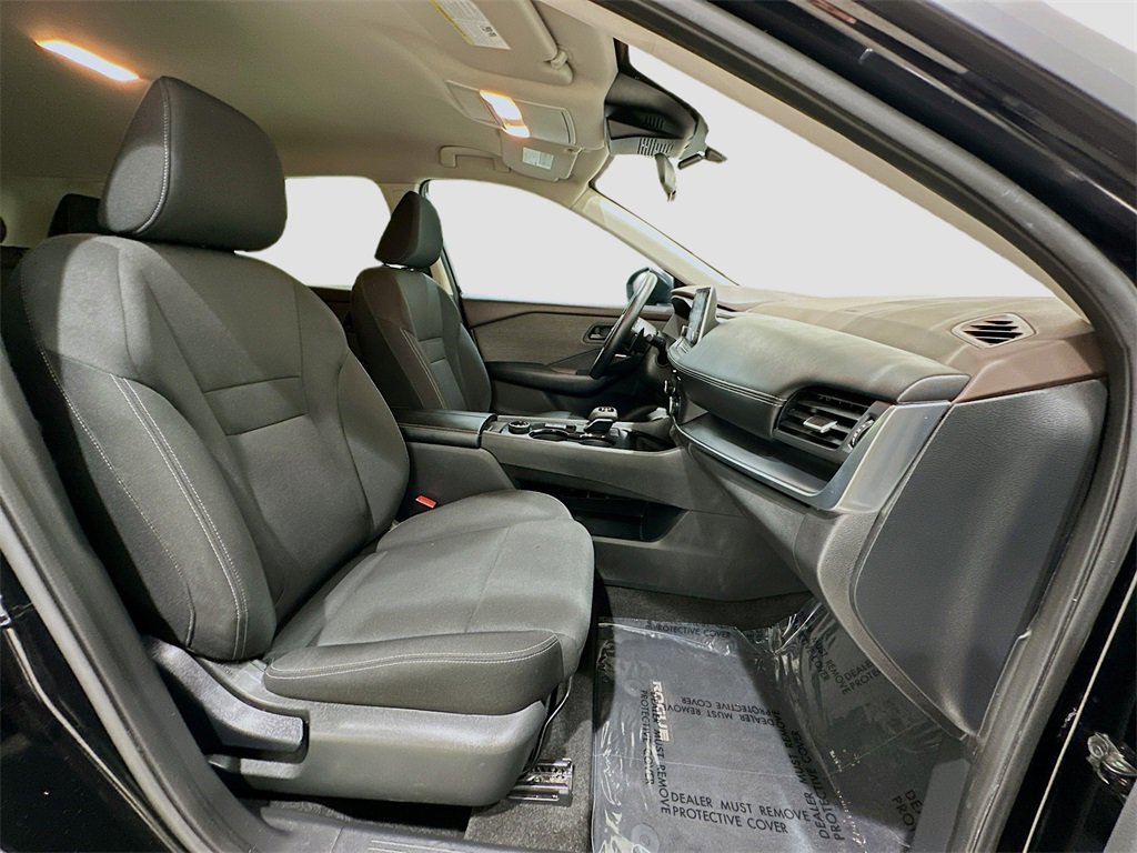 Used 2023 Nissan Rogue S image 27