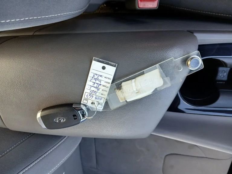 Used 2021 Hyundai Elantra Blue image 25