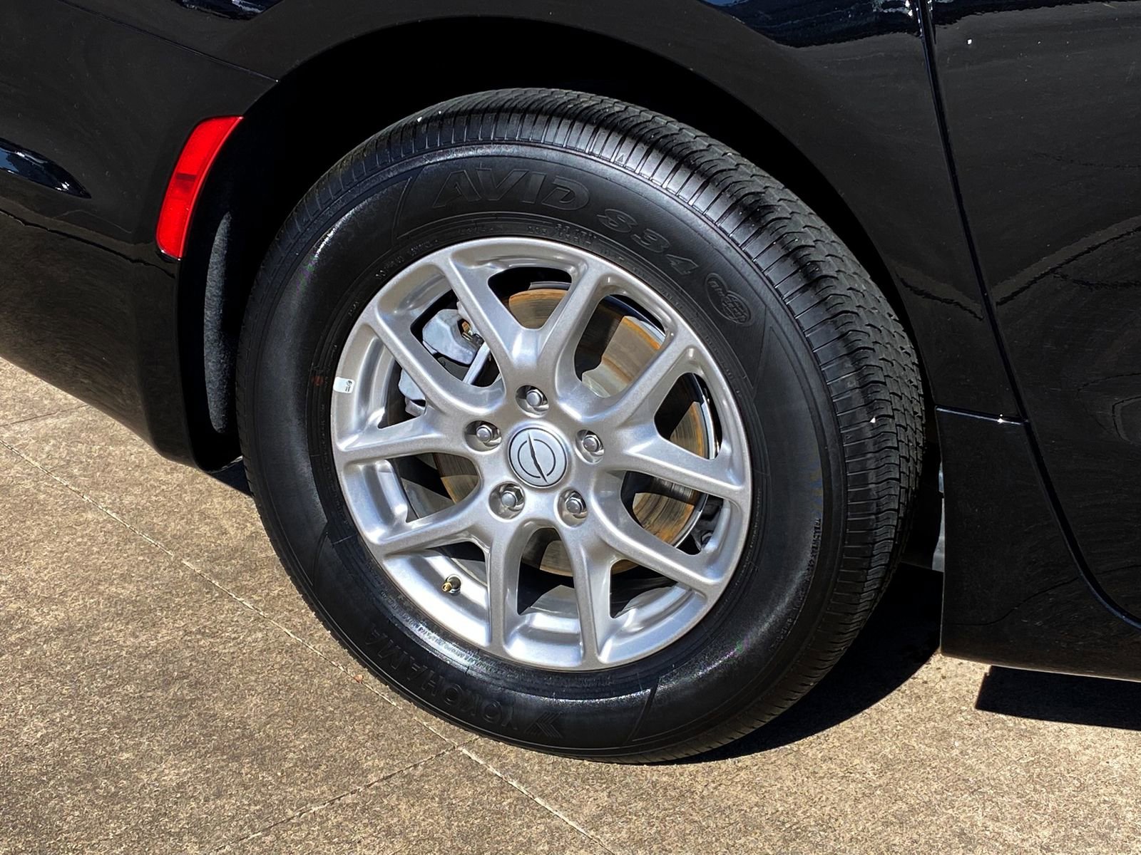 Used 2025 Chrysler Pacifica Select image 8