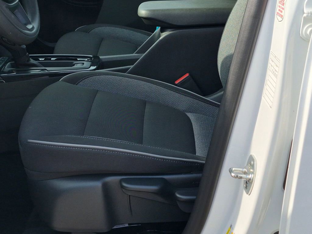 Used 2025 Chevrolet TrailBlazer LT AWD/4WD image 21