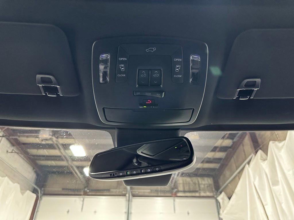 Used 2026 Toyota Sienna XLE Woodland Edition AWD/4WD image 38
