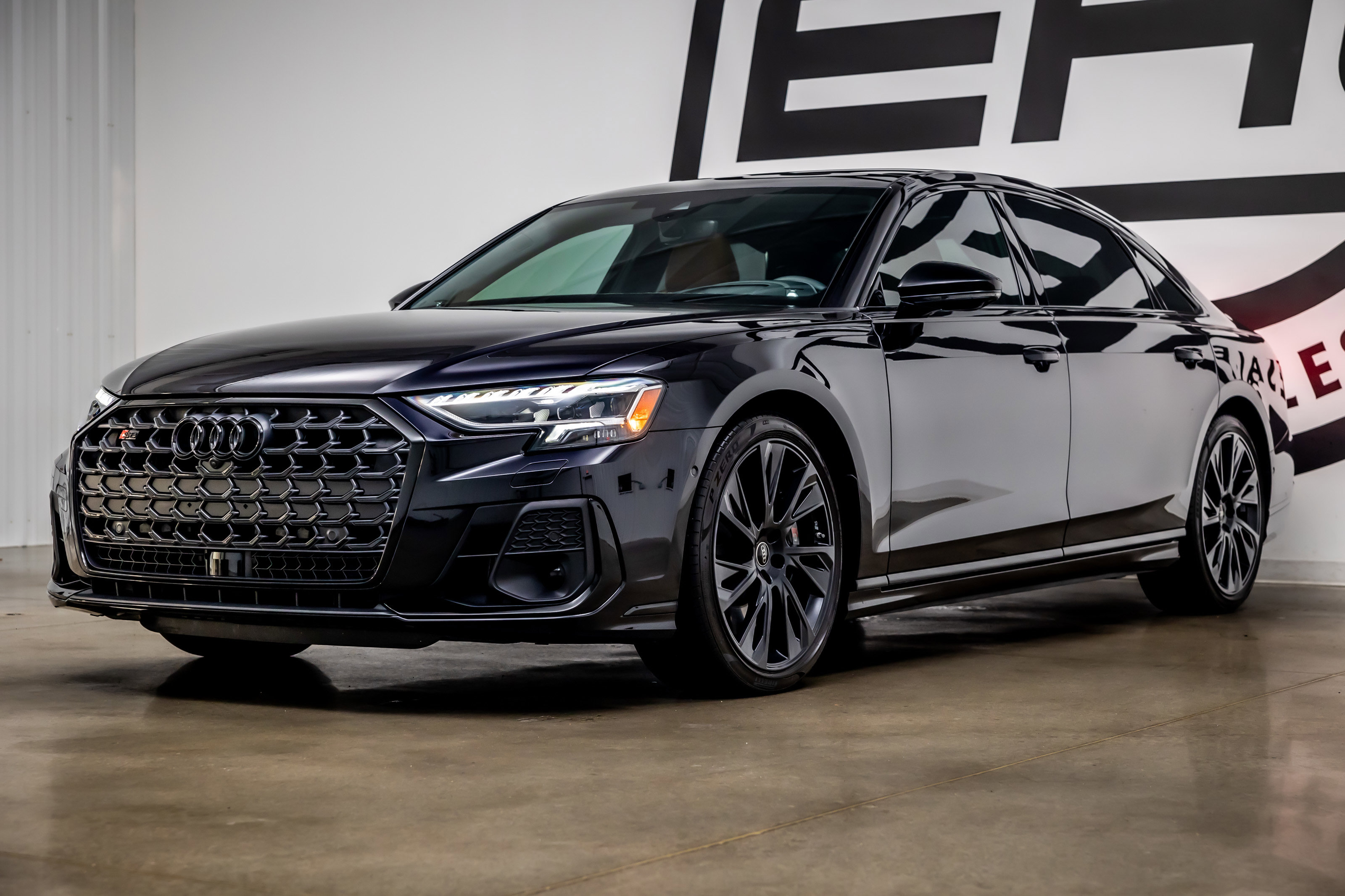 Used 2025 Audi S8 AWD/4WD image 25