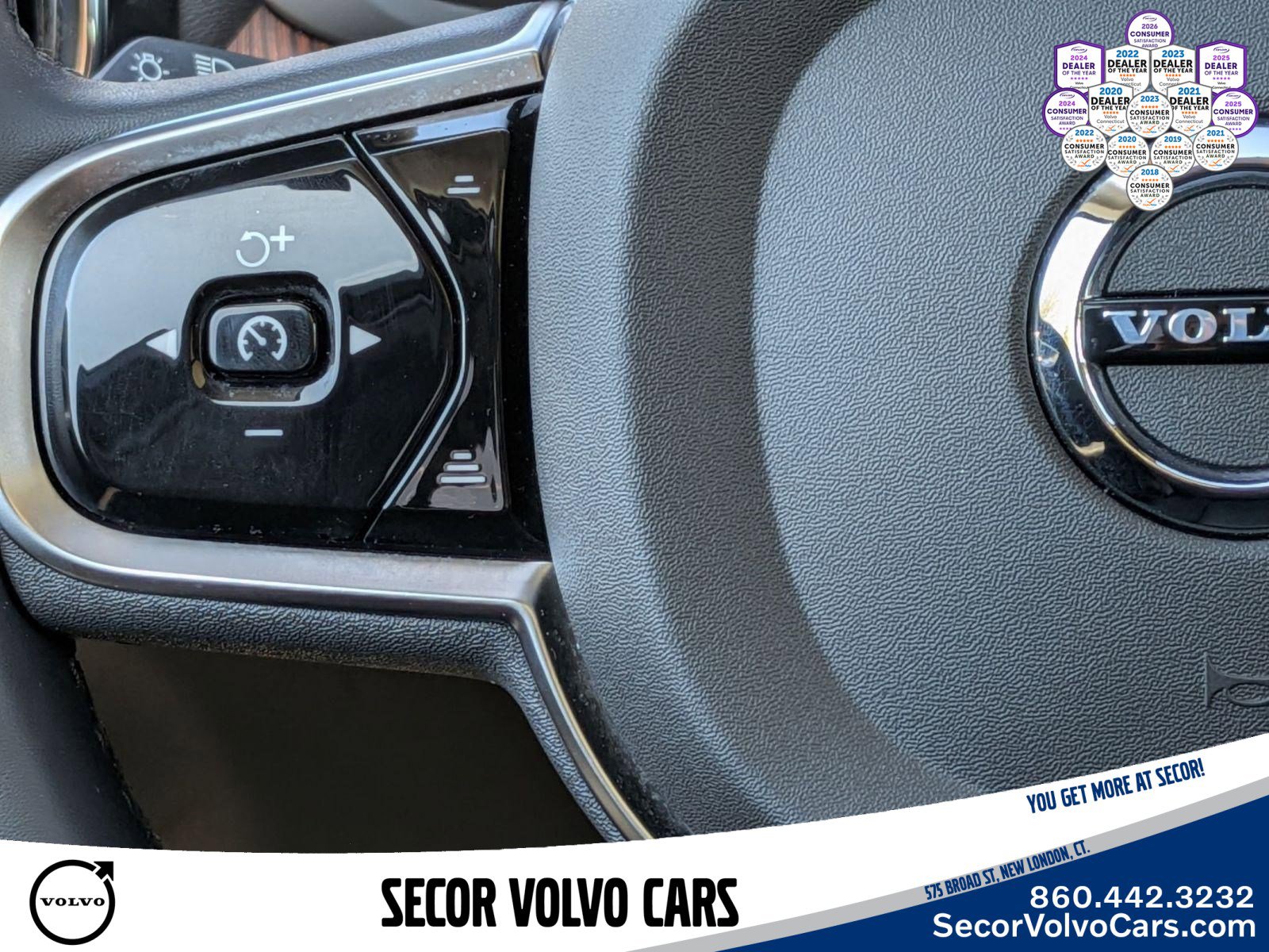 Used 2023 Volvo XC60 B5 Plus AWD/4WD image 17