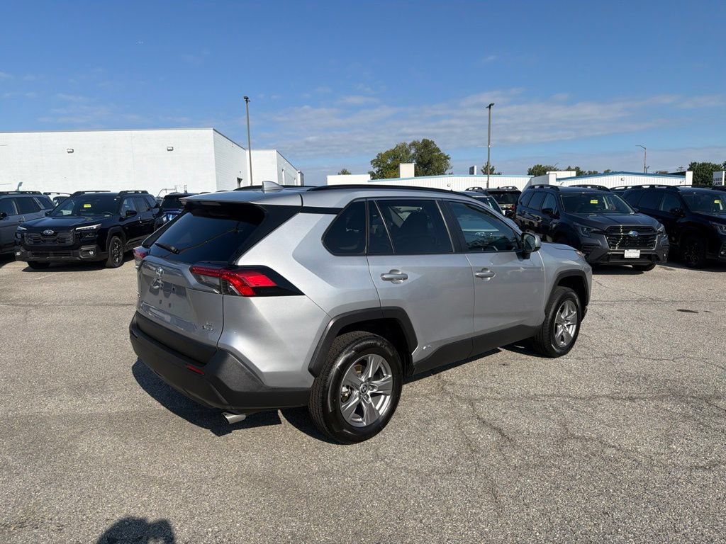 Used 2025 Toyota RAV4 LE AWD/4WD image 3
