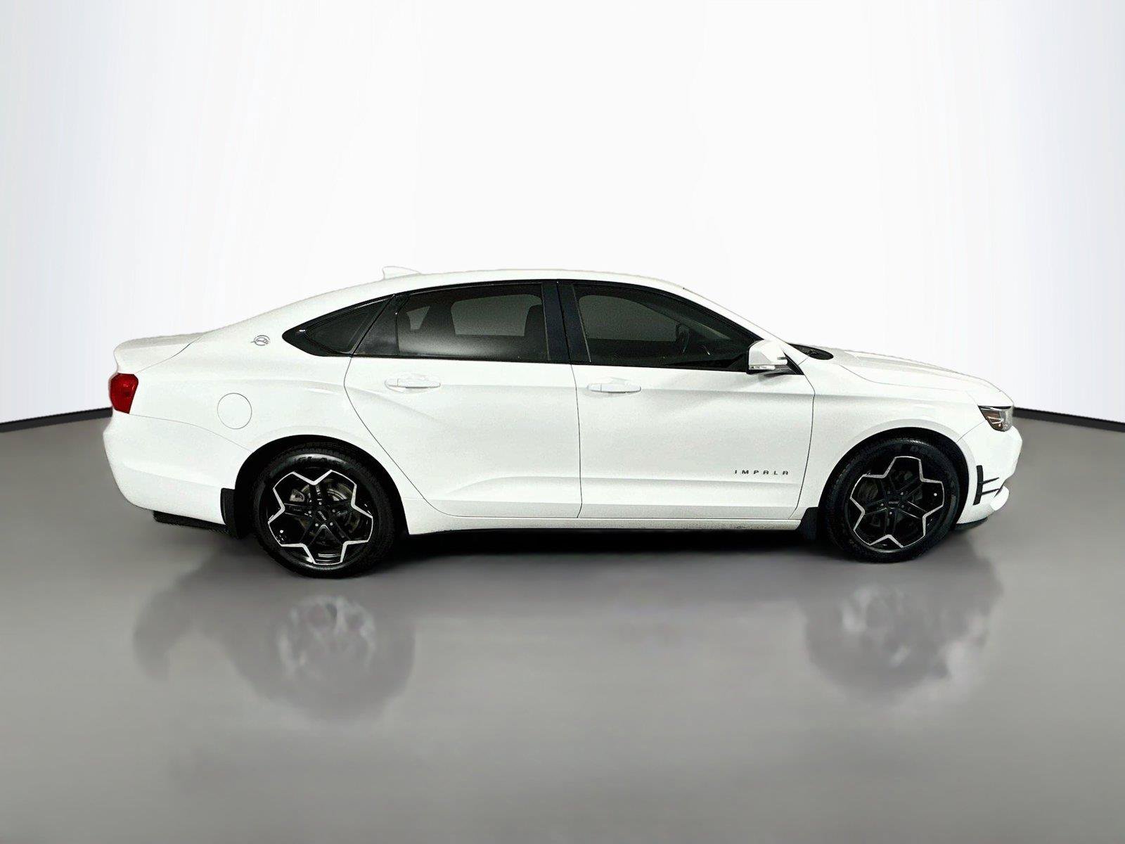 Used 2015 Chevrolet Impala LT FWD image 15