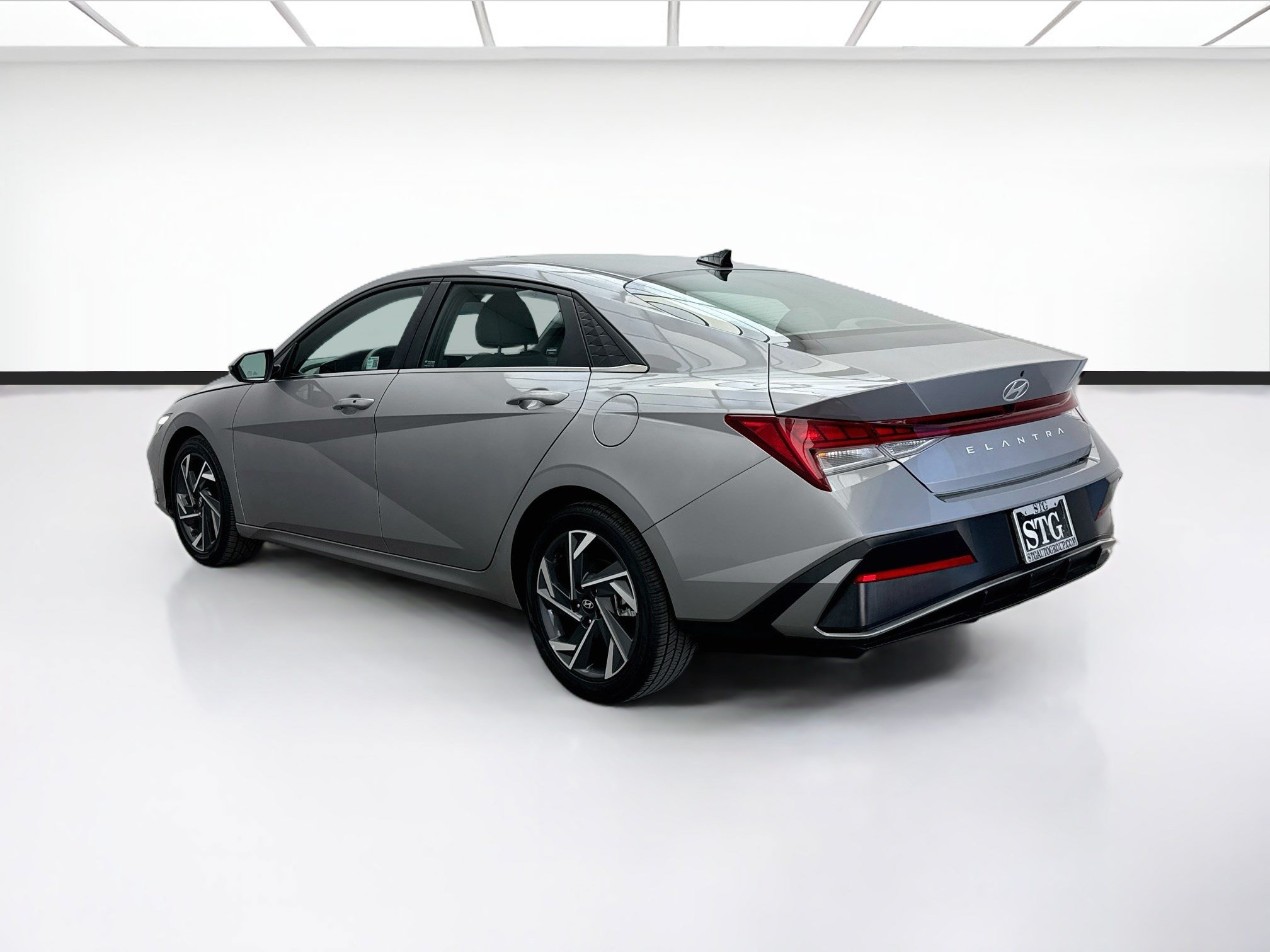 Used 2025 Hyundai Elantra SEL FWD image 6