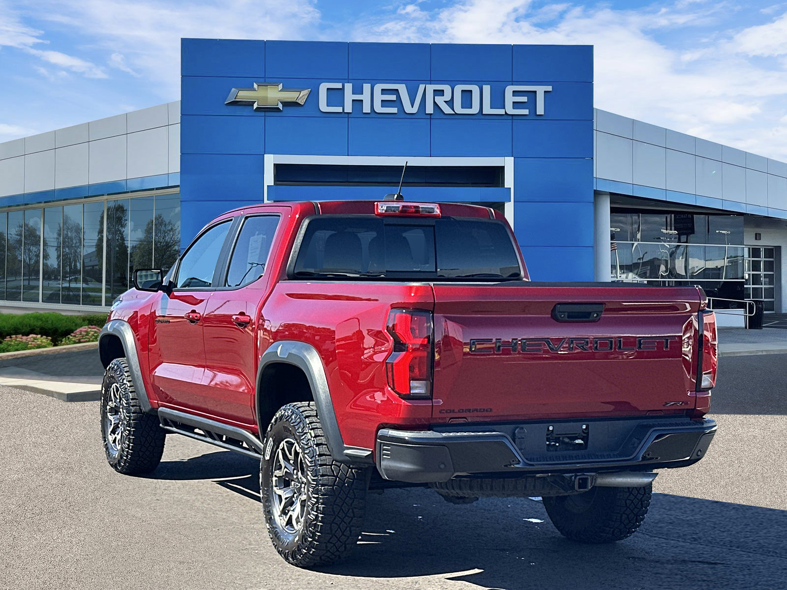 Certified 2024 Chevrolet Colorado ZR2 w/ Safety Package AWD/4WD image 3