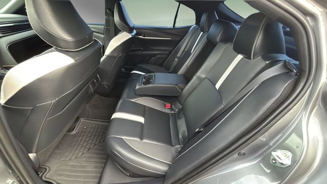 Used 2025 Toyota Camry SE image 19