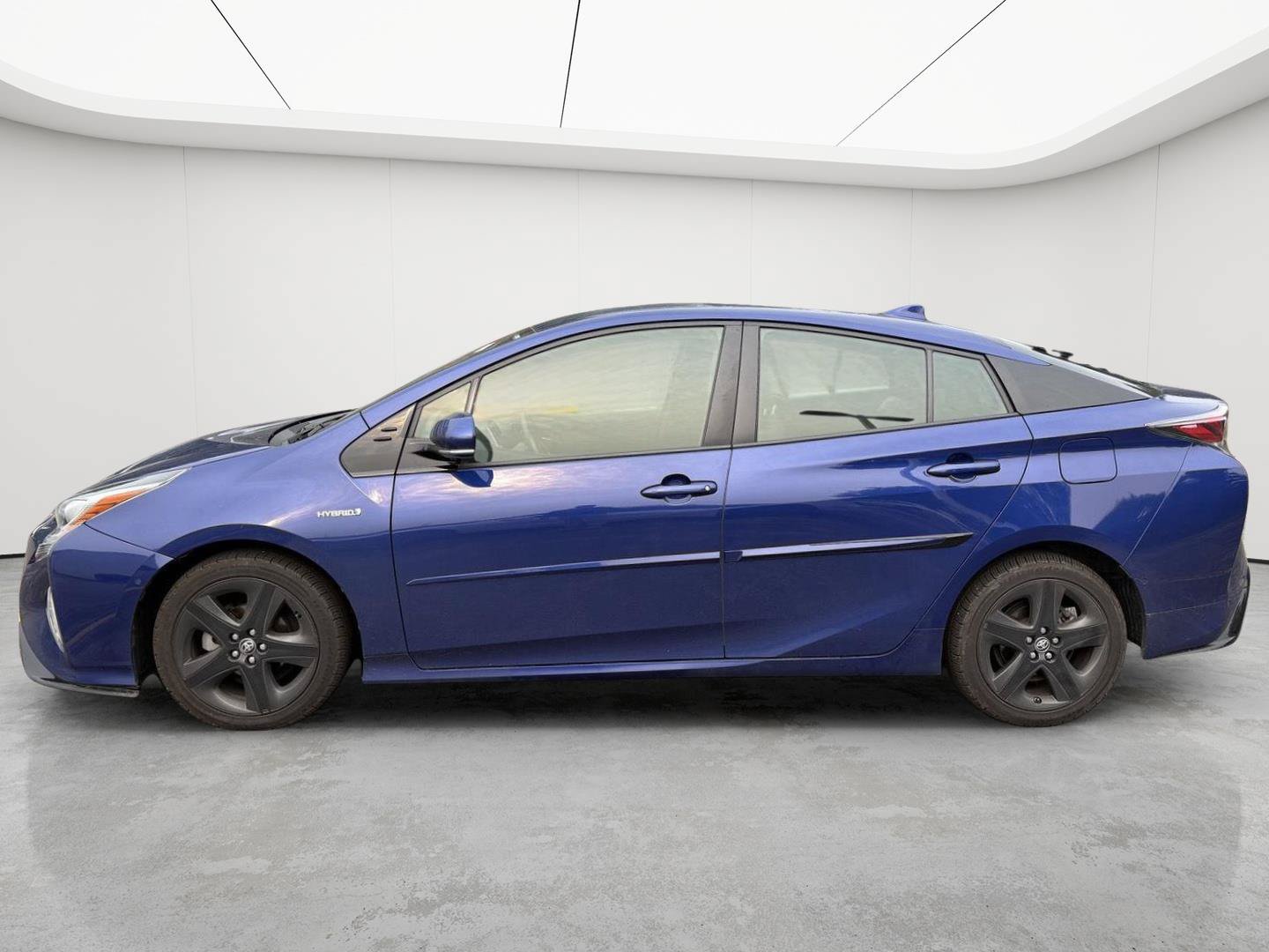 Used 2018 Toyota Prius Three Touring w/ Appearance Package FWD image 7