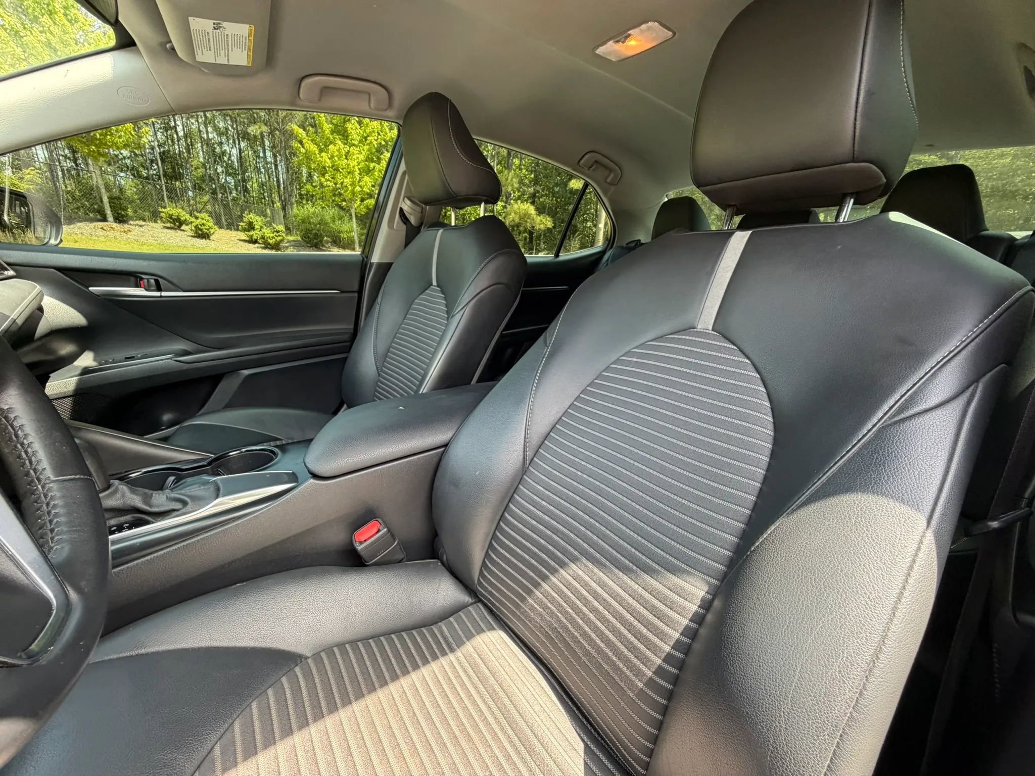 Used 2020 Toyota Camry SE FWD image 11