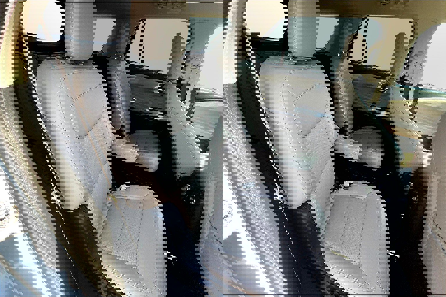 Used 2023 Ford Explorer Limited image 17