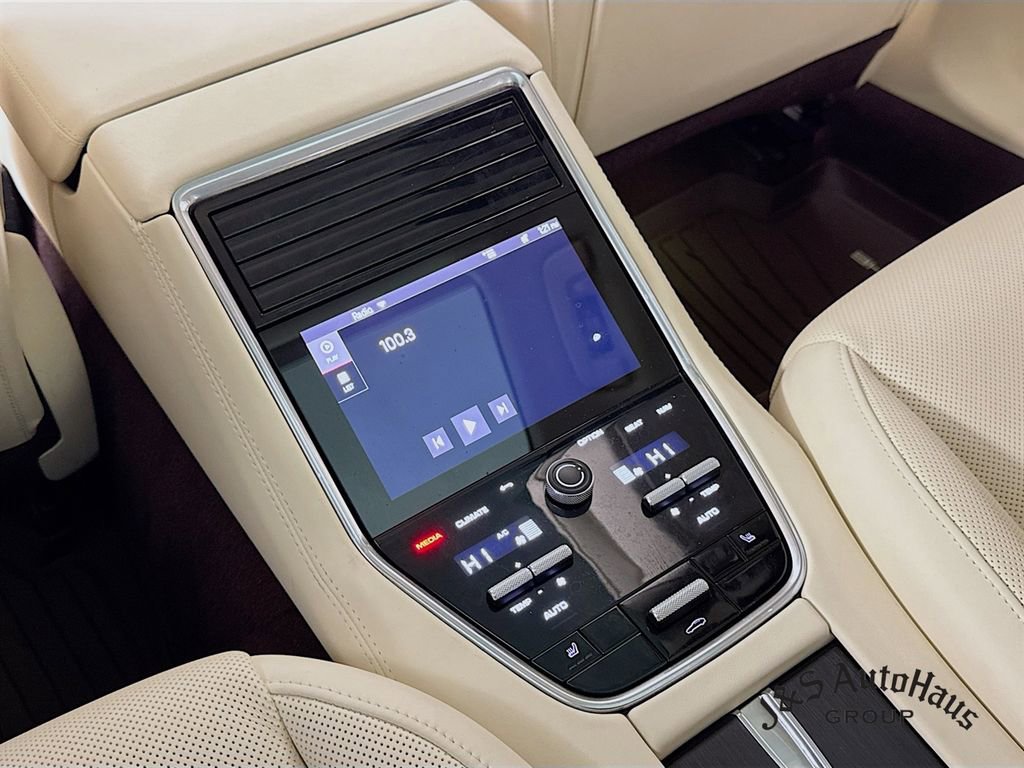 Used 2023 Porsche Panamera 4 Platinum Edition AWD/4WD image 31