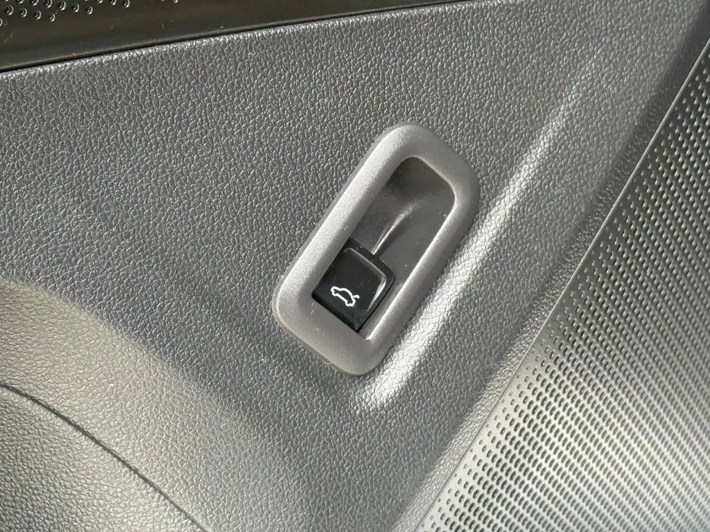 Used 2025 Volkswagen Tiguan SEL R-Line AWD/4WD image 10