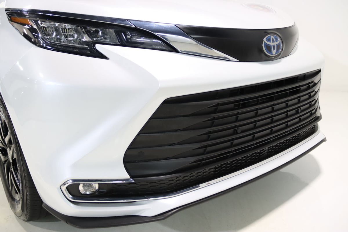 Used 2023 Toyota Sienna XLE FWD image 21