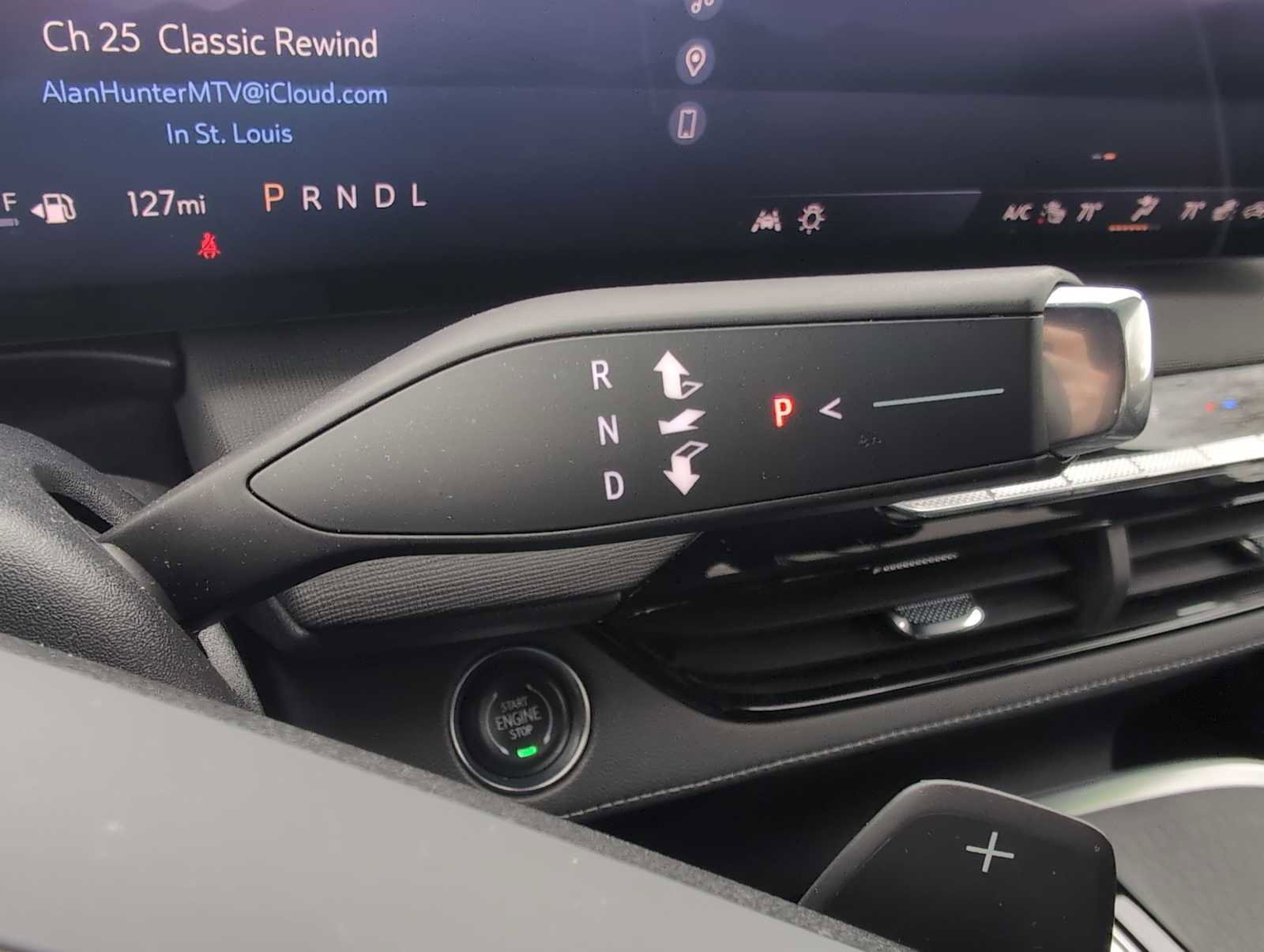 Used 2025 Buick Enclave Sport Touring image 23