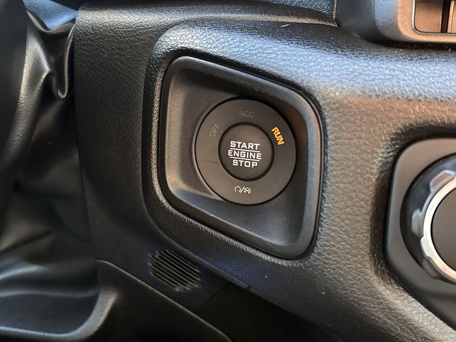 Used 2025 Jeep Gladiator Sport AWD/4WD image 23