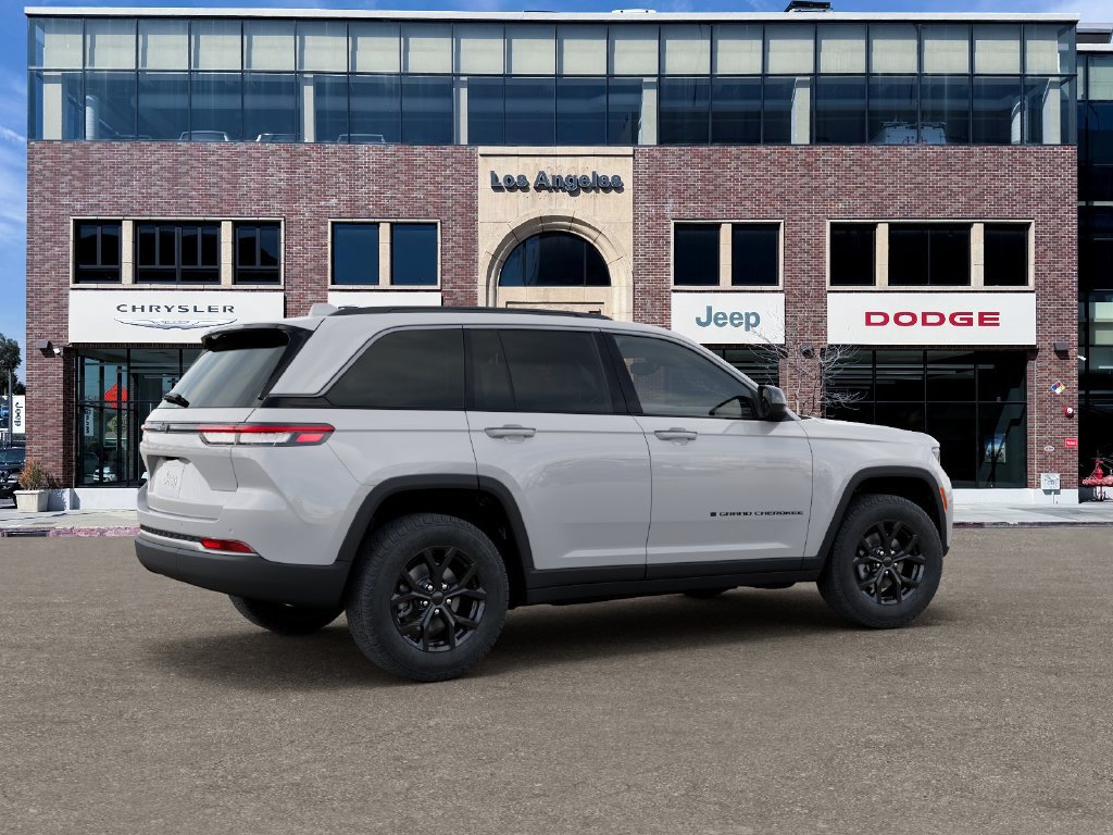 New 2026 Jeep Grand Cherokee Altitude AWD/4WD image 4