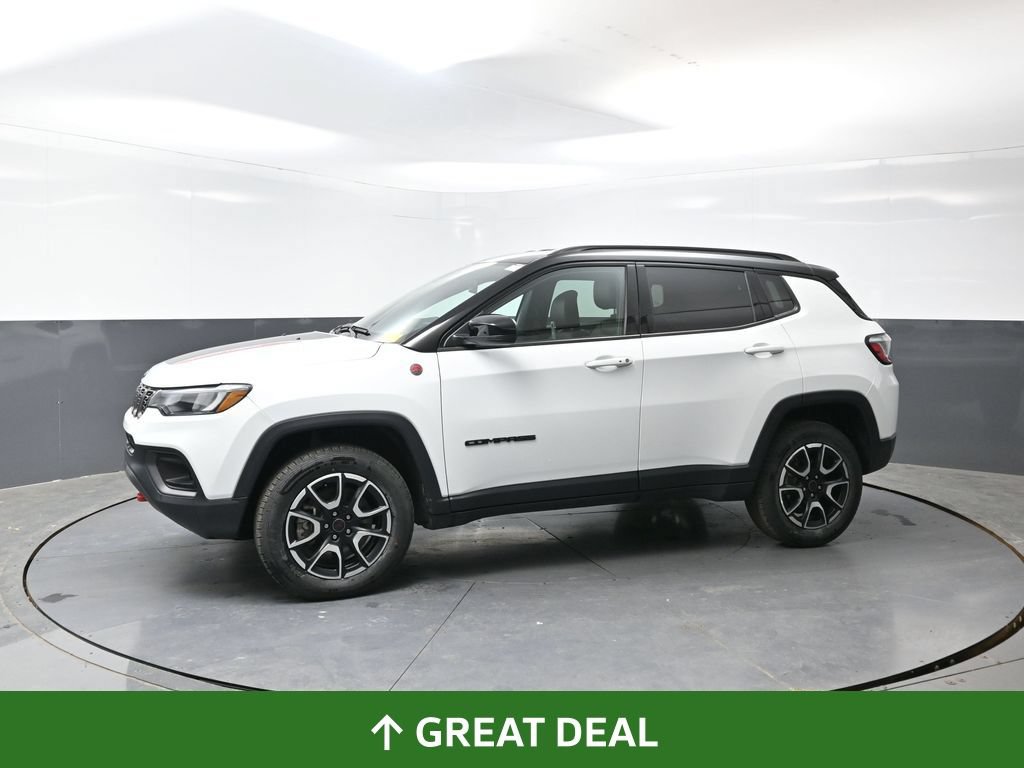 Used 2025 Jeep Compass Trailhawk AWD/4WD image 10