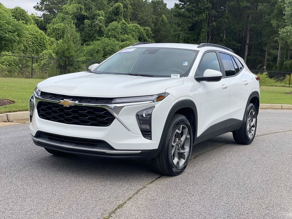 Used 2025 Chevrolet Trax LT FWD image 10