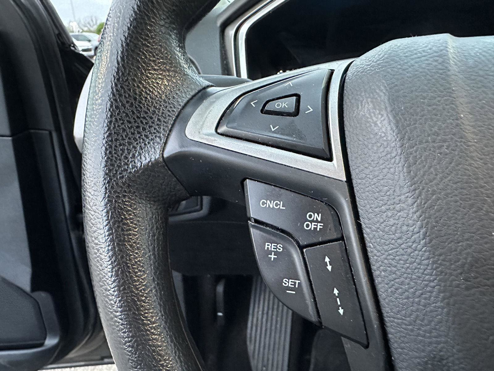 Used 2020 Ford Fusion SE FWD image 22