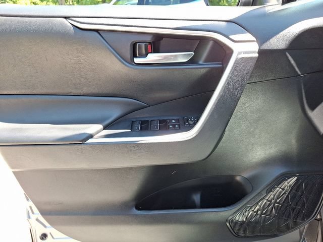 Used 2022 Toyota RAV4 XLE AWD/4WD image 12